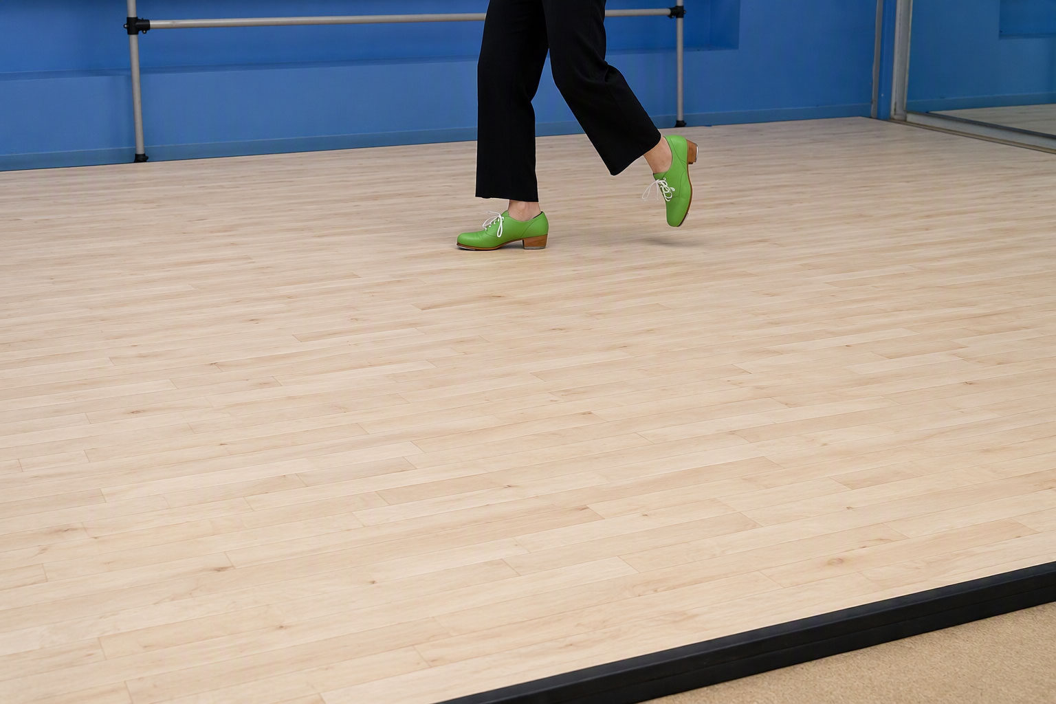 L-Evate™ Rhythm sprung dance floor in a tap dance studio